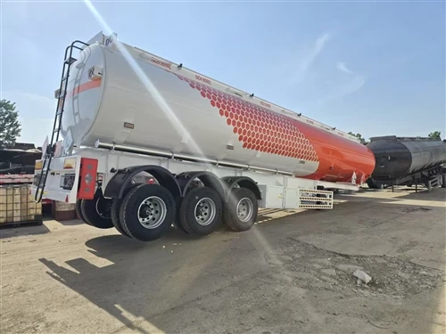 Pelanggan Mali Mengunjungi Jutong Dan Membeli Trailer Tanker Bahan Bakar